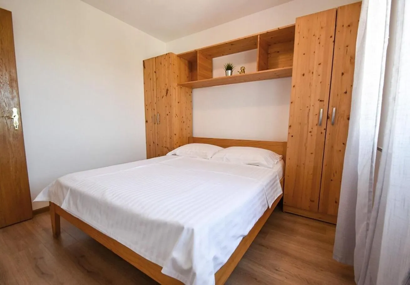 Apartments Lidija Banjol