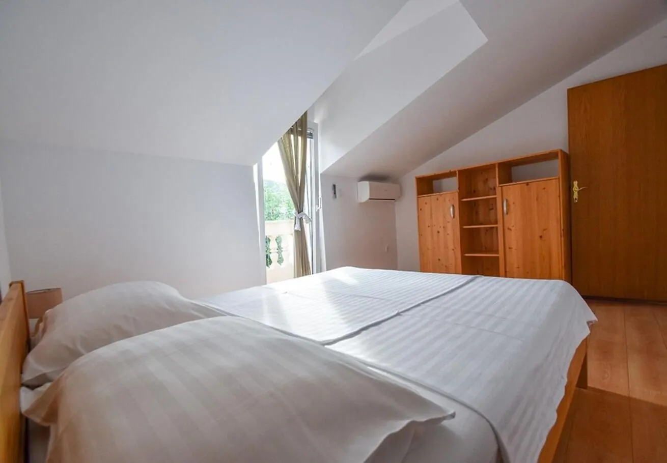Apartments Lidija Banjol