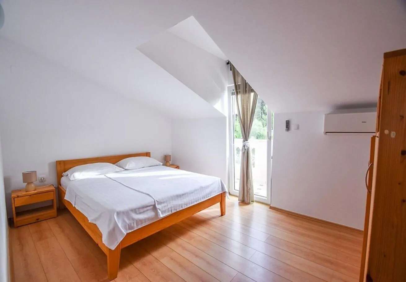 Apartments Lidija Banjol