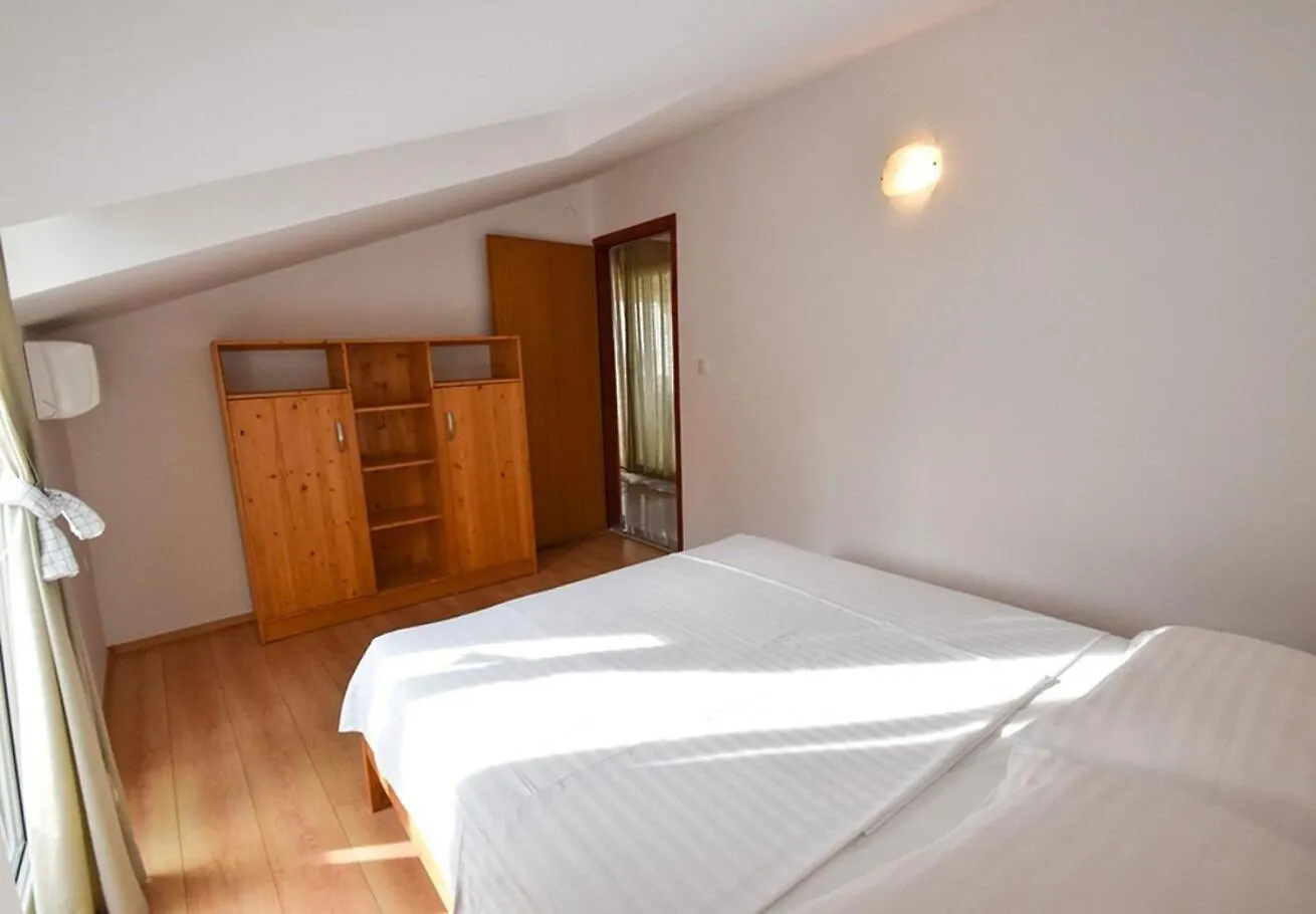 Apartments Lidija Banjol