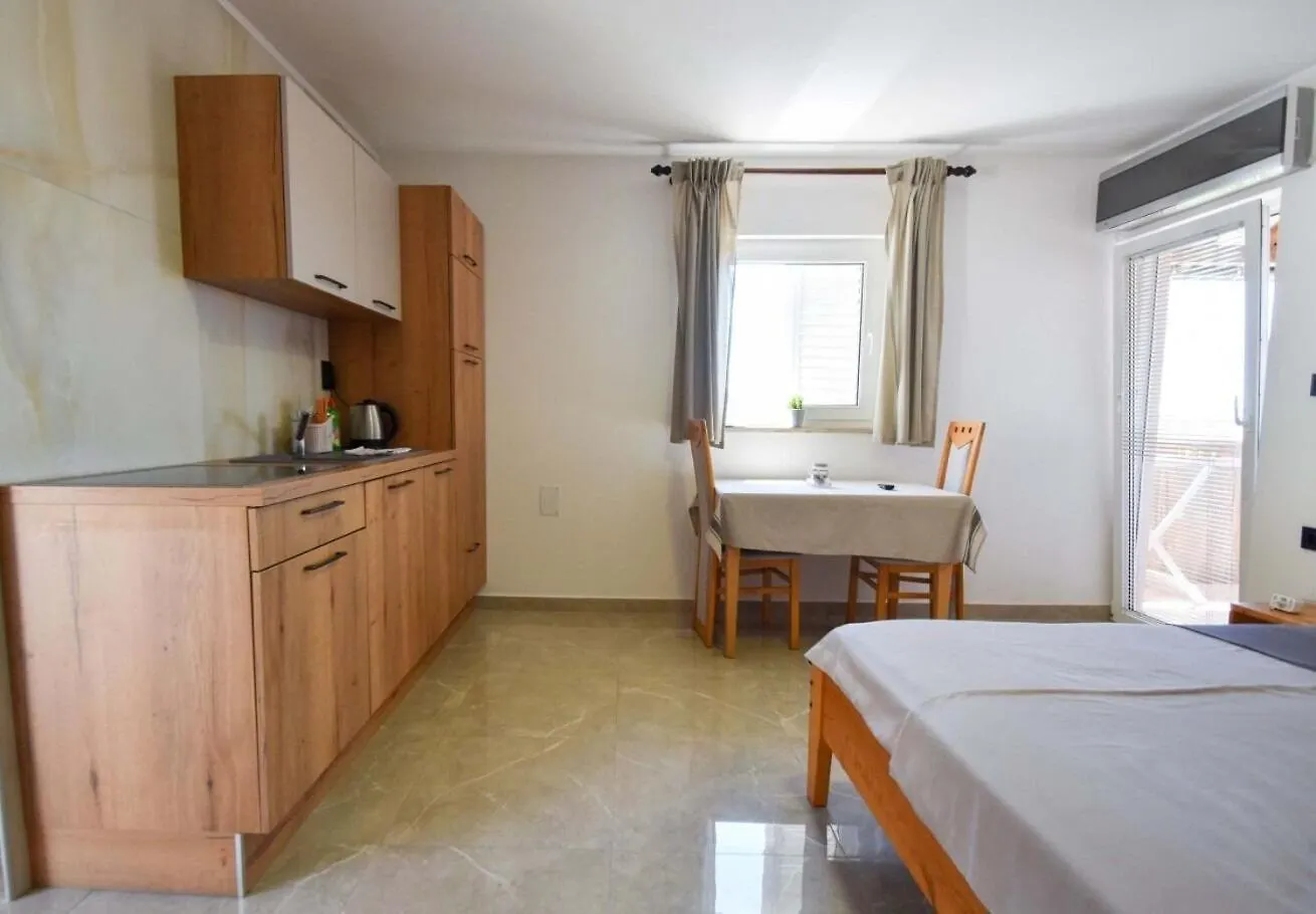 Apartments Lidija Banjol 0*,  Croatia