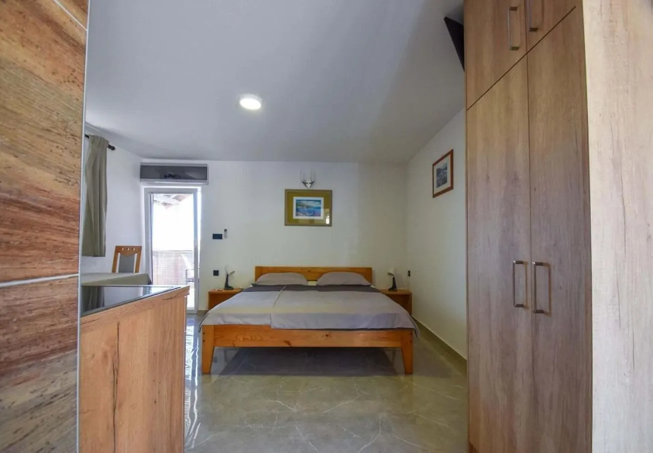 Apartments Lidija Banjol 0*,