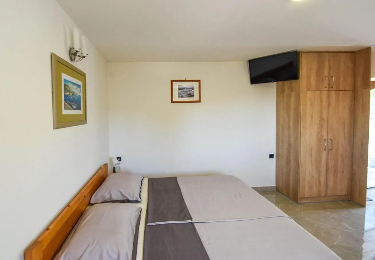Apartments Lidija Banjol