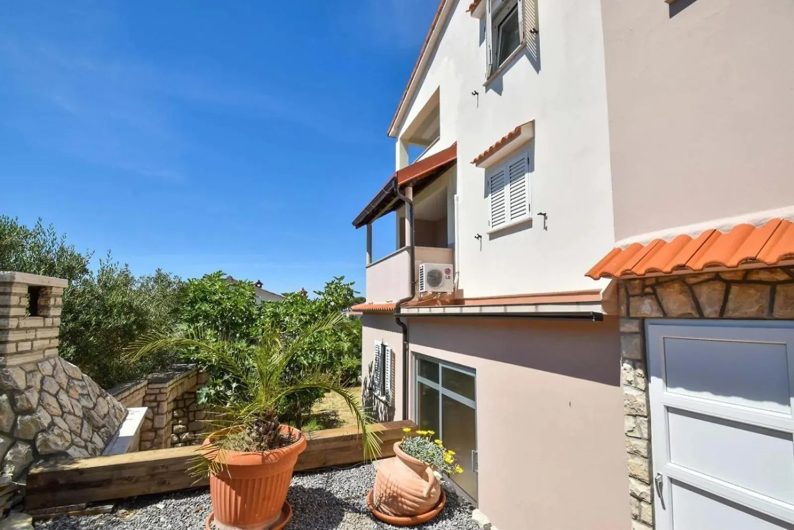 Apartments Lidija Banjol 0*,